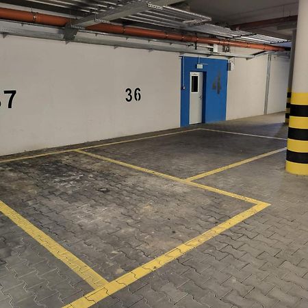 Apartament Em Klimatyzacja&Parking Rzeszów Kültér fotó