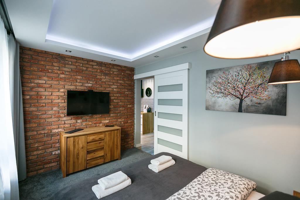 Apartament Em Klimatyzacja&Parking Rzeszów Kültér fotó
