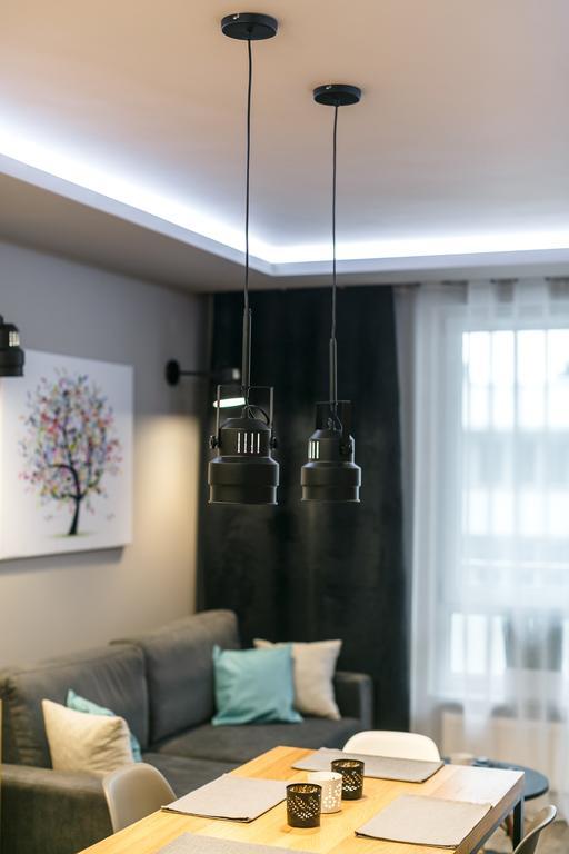Apartament Em Klimatyzacja&Parking Rzeszów Kültér fotó