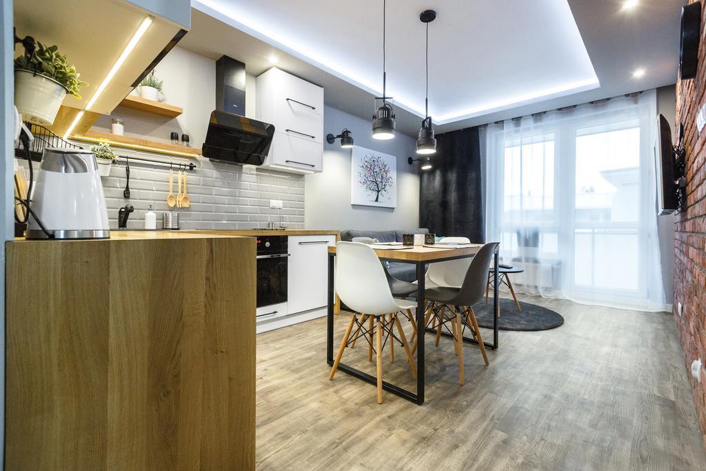 Apartament Em Klimatyzacja&Parking Rzeszów Kültér fotó