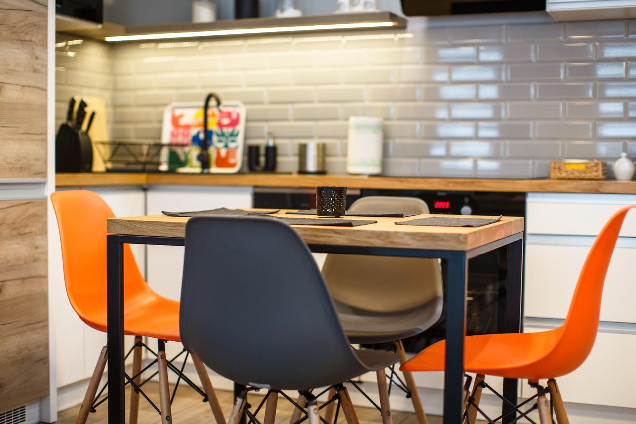 Apartament Em Klimatyzacja&Parking Rzeszów Kültér fotó