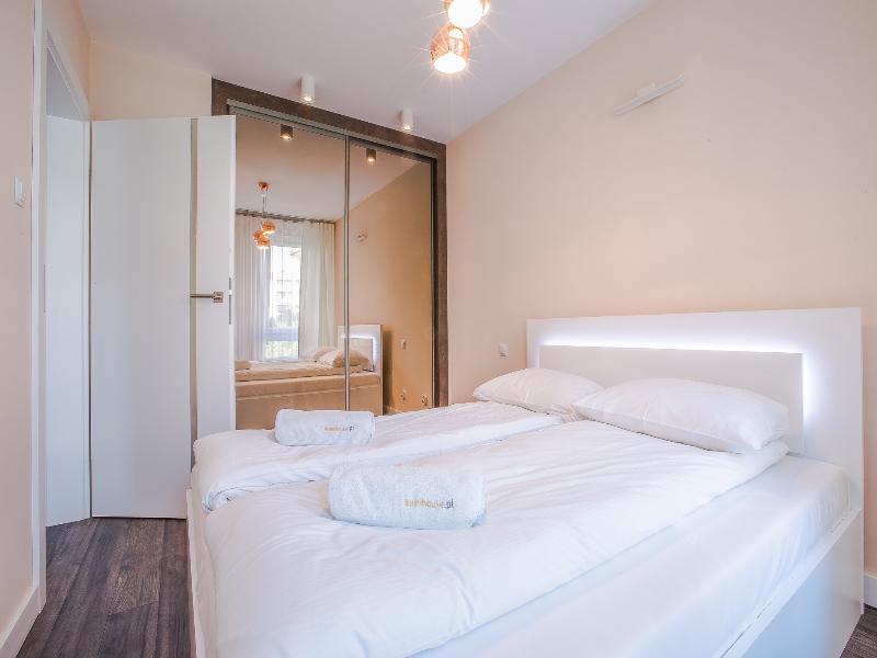 Apartament Em Klimatyzacja&Parking Rzeszów Kültér fotó